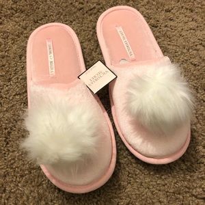 VICTORIA’S SECRET Pink Pom Pom Slippers